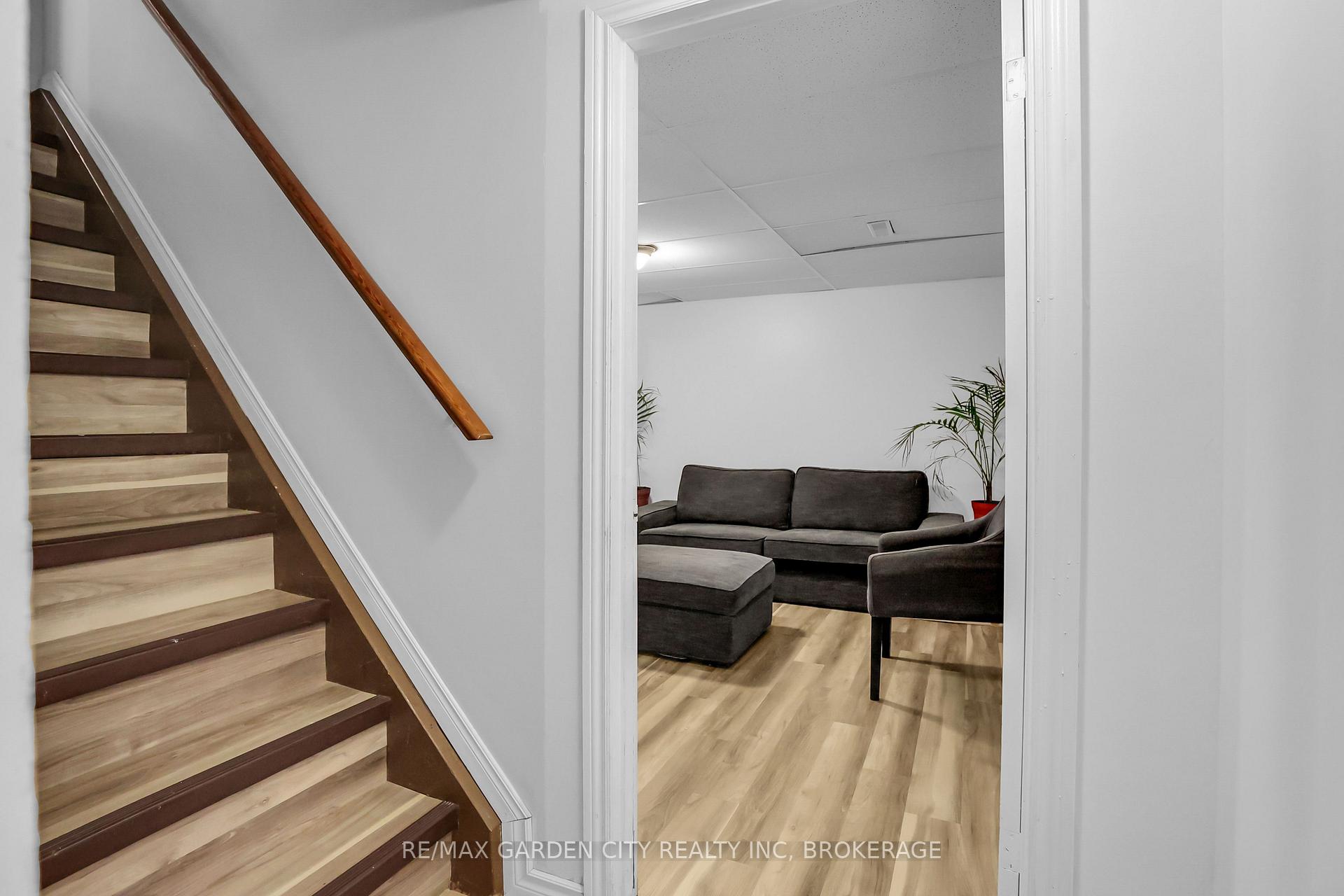 Photo 21 of 18 Wakil Drive, St. Catharines, Glendale/Glenridge — HOMEH