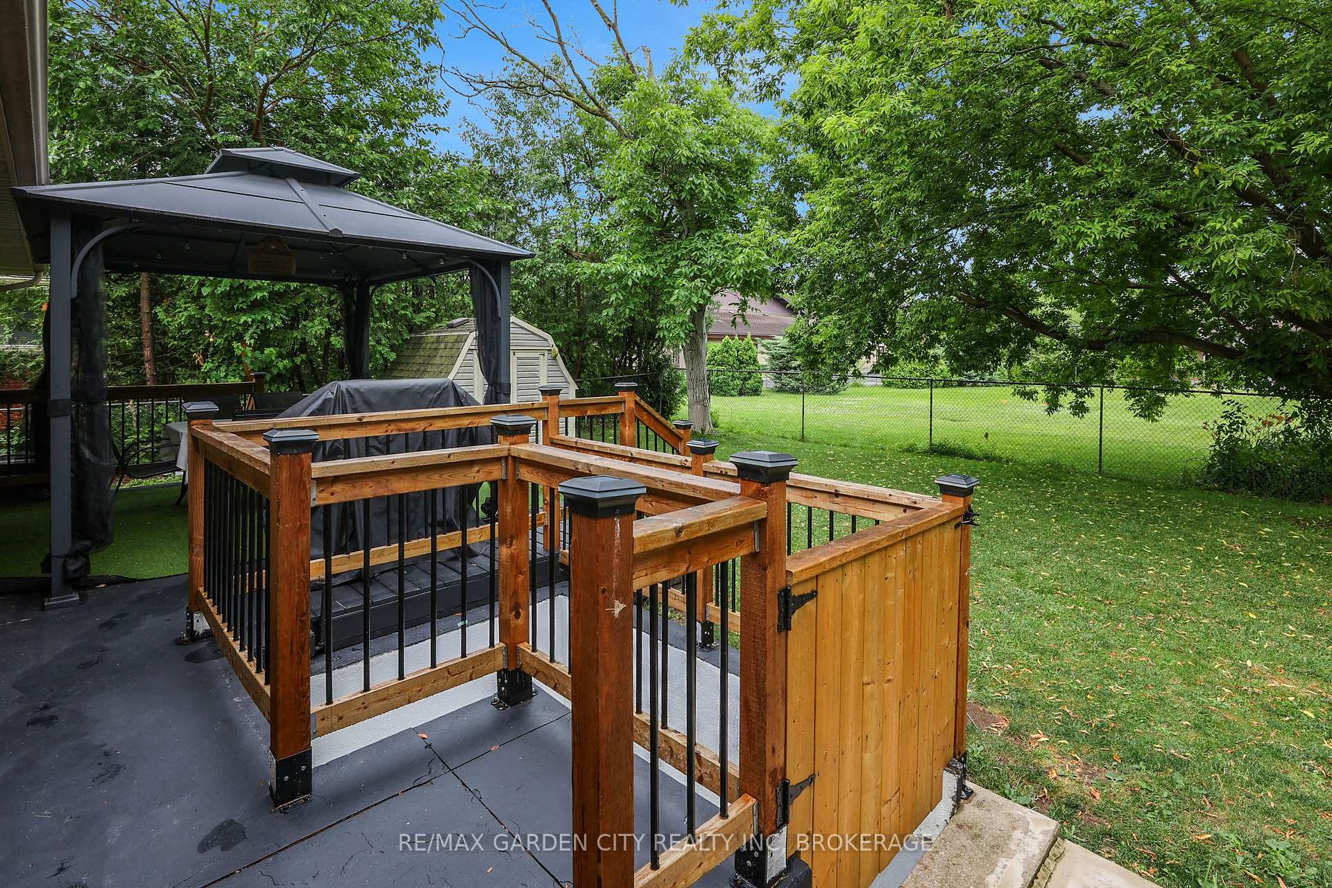 Photo 36 of 18 Wakil Drive, St. Catharines, Glendale/Glenridge — HOMEH