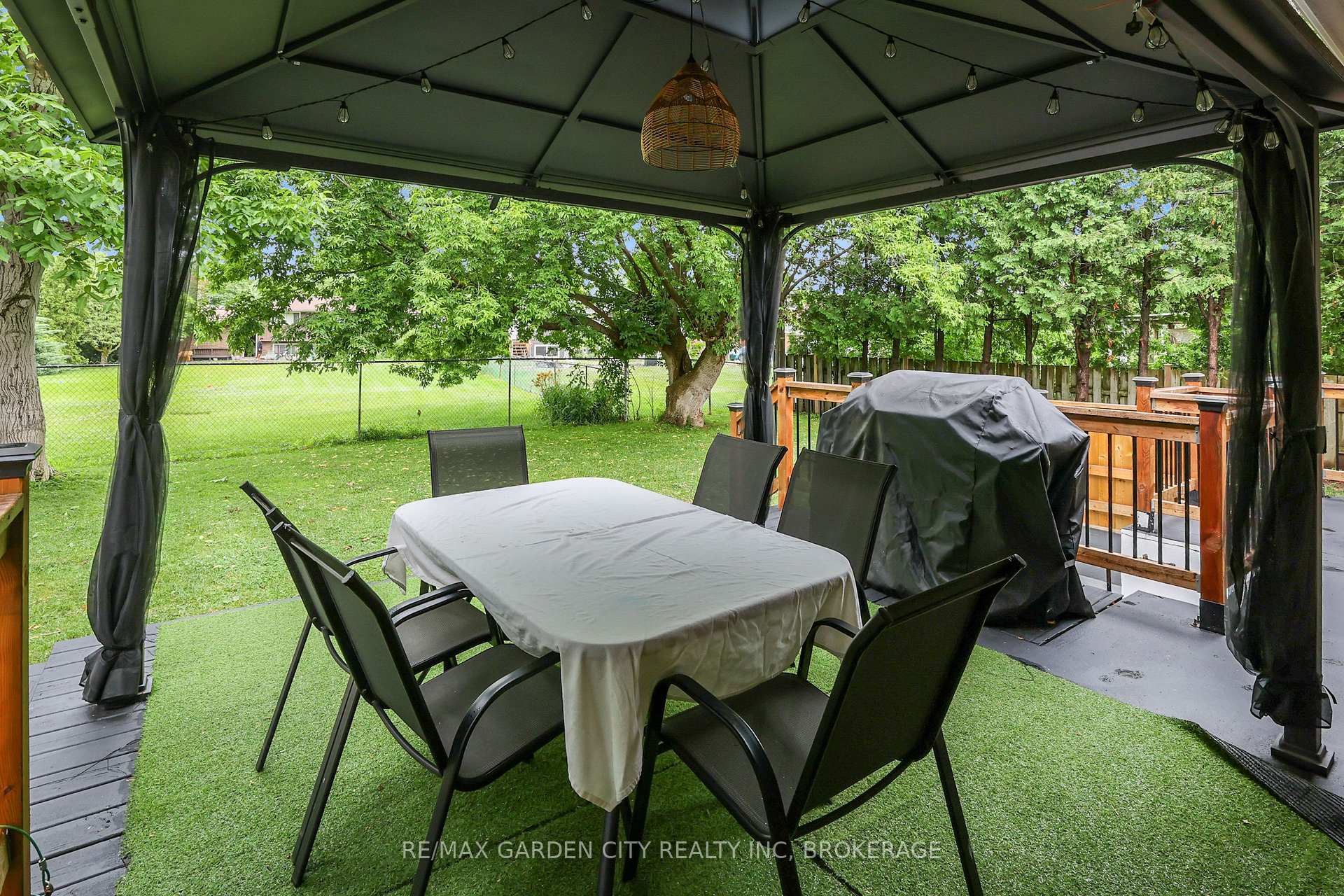 Photo 39 of 18 Wakil Drive, St. Catharines, Glendale/Glenridge — HOMEH