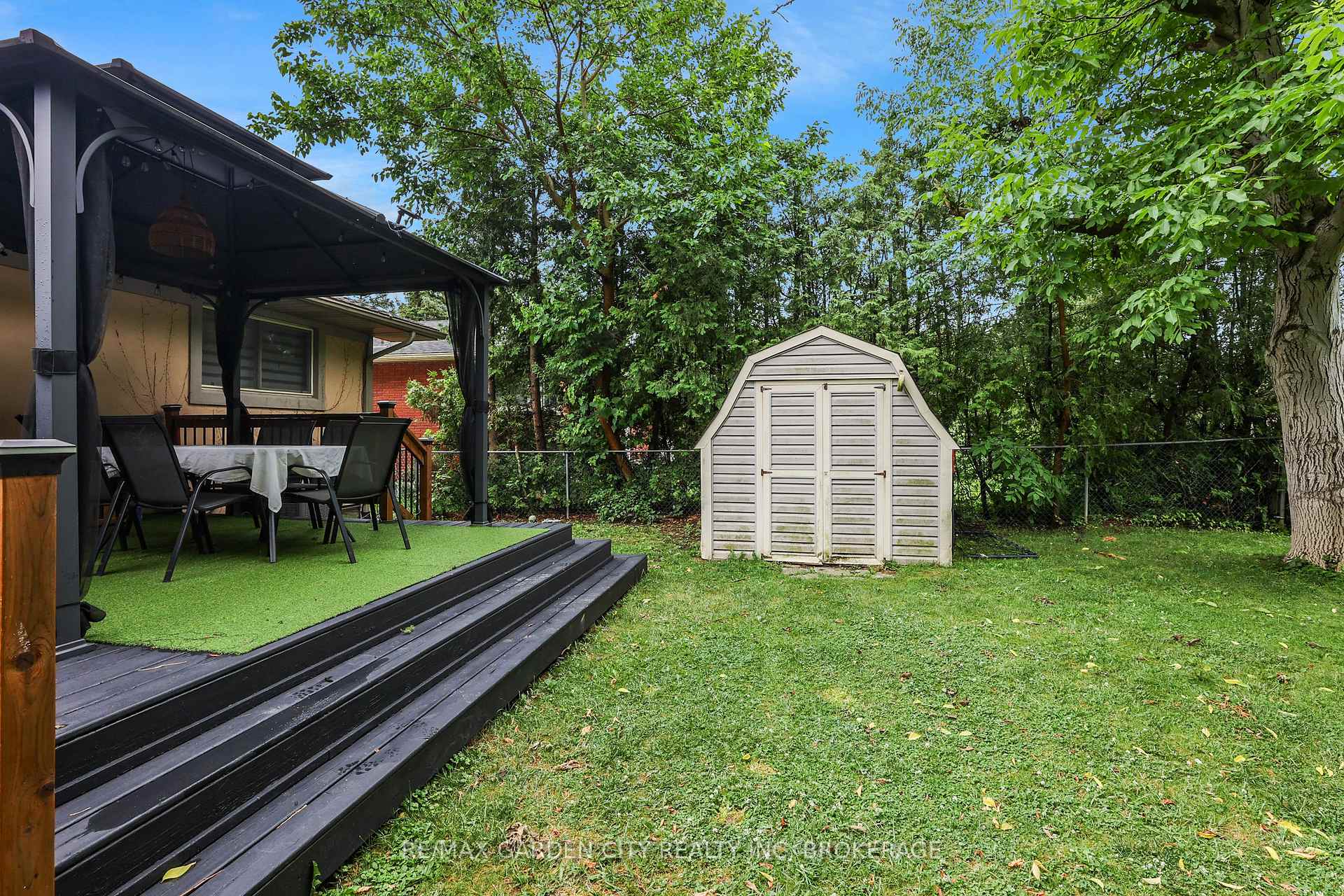Photo 40 of 18 Wakil Drive, St. Catharines, Glendale/Glenridge — HOMEH