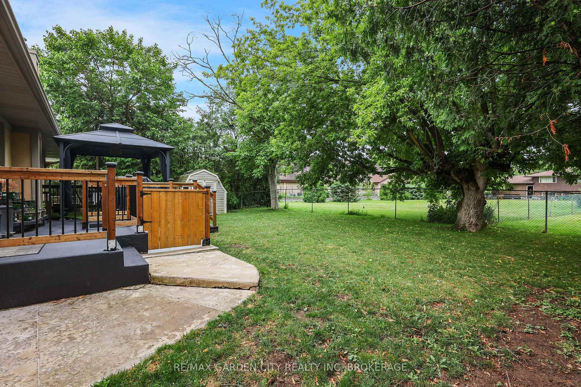 Photo 41 of 18 Wakil Drive, St. Catharines, Glendale/Glenridge — HOMEH