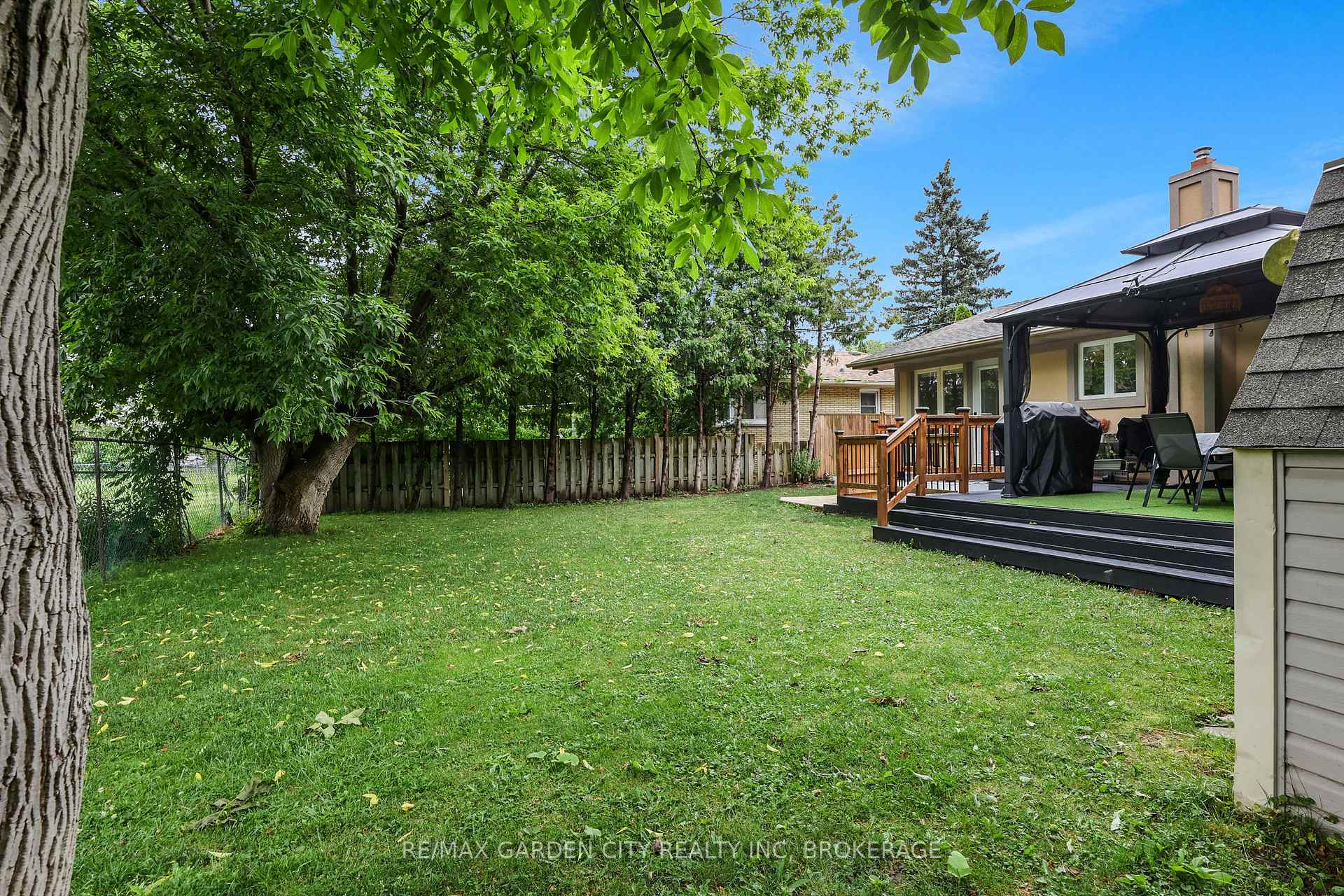 Photo 42 of 18 Wakil Drive, St. Catharines, Glendale/Glenridge — HOMEH