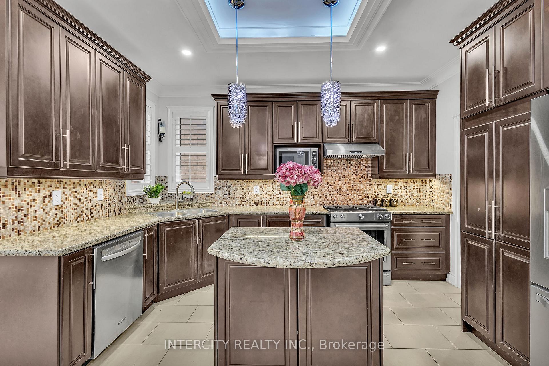 Photo 12 of 22 Pasadena Avenue, Brampton, Bram East — HOMEH