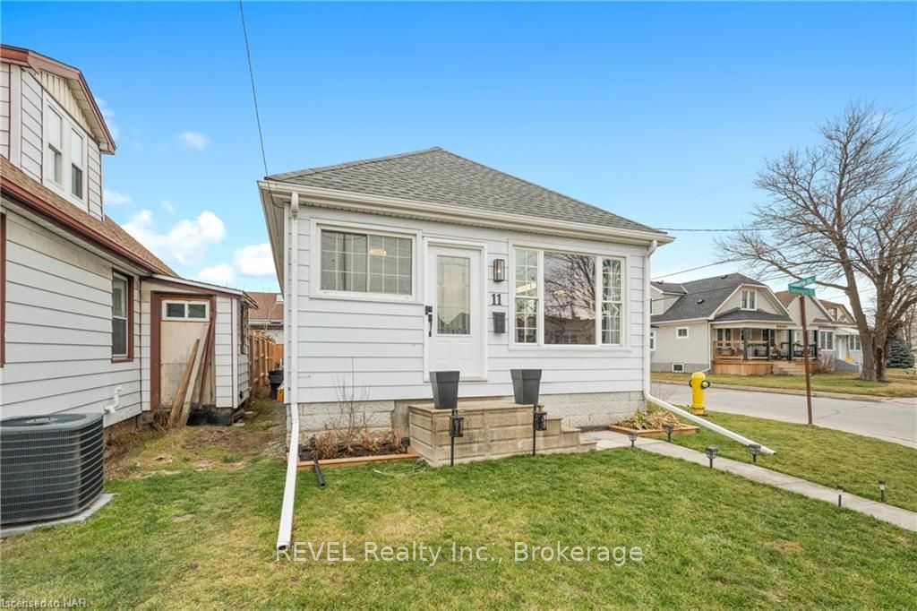 Photo 2 of 11 Delaware Street, St. Catharines, Facer — HOMEH