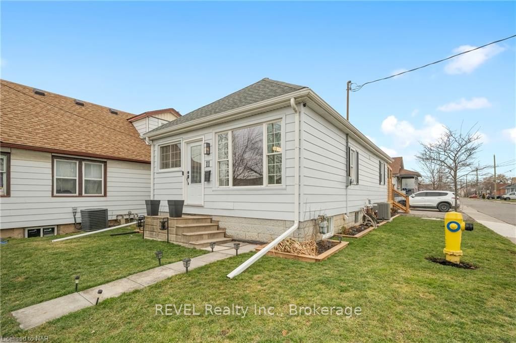 Photo 3 of 11 Delaware Street, St. Catharines, Facer — HOMEH