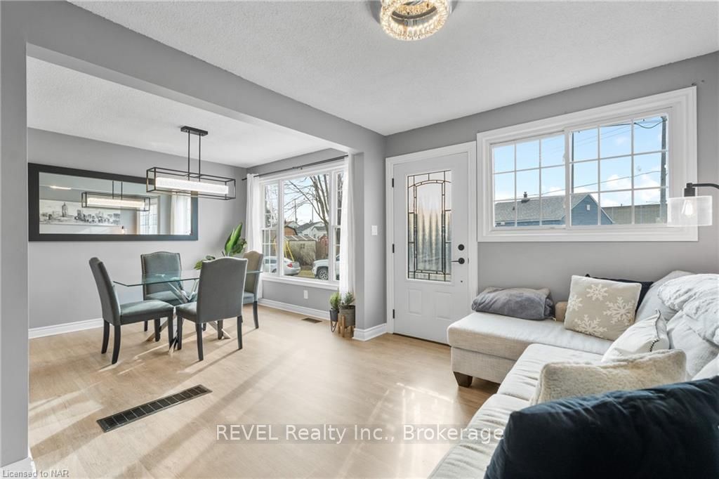 Photo 7 of 11 Delaware Street, St. Catharines, Facer — HOMEH