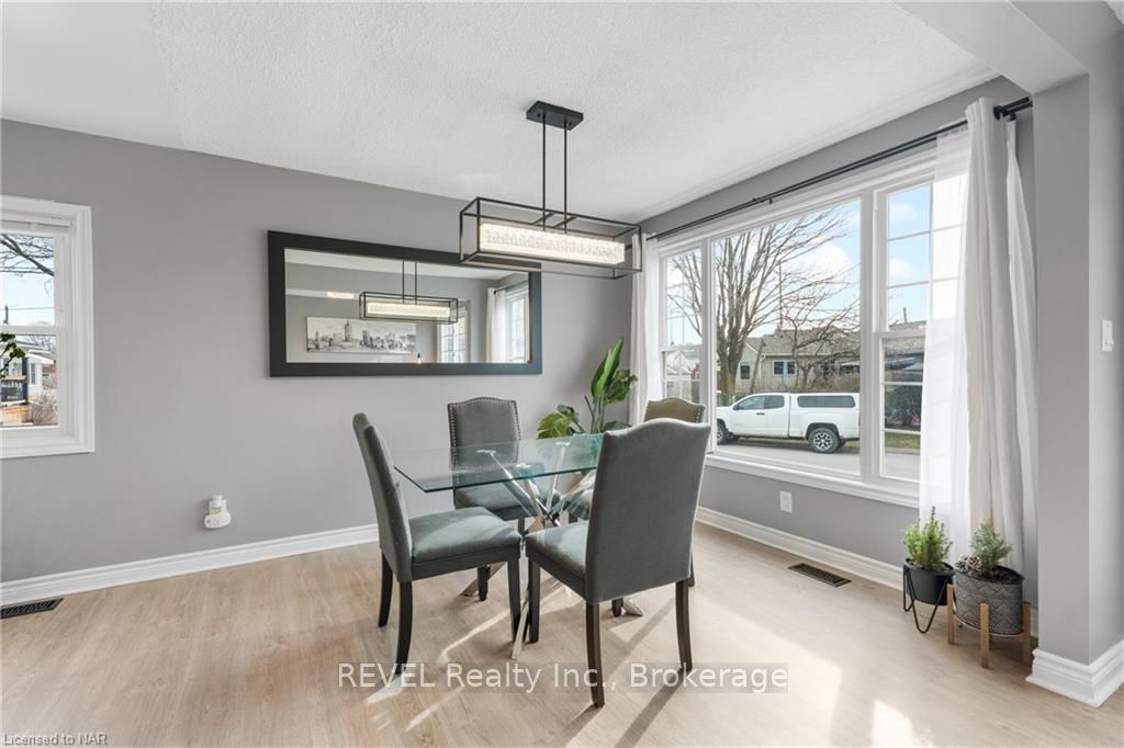 Photo 8 of 11 Delaware Street, St. Catharines, Facer — HOMEH
