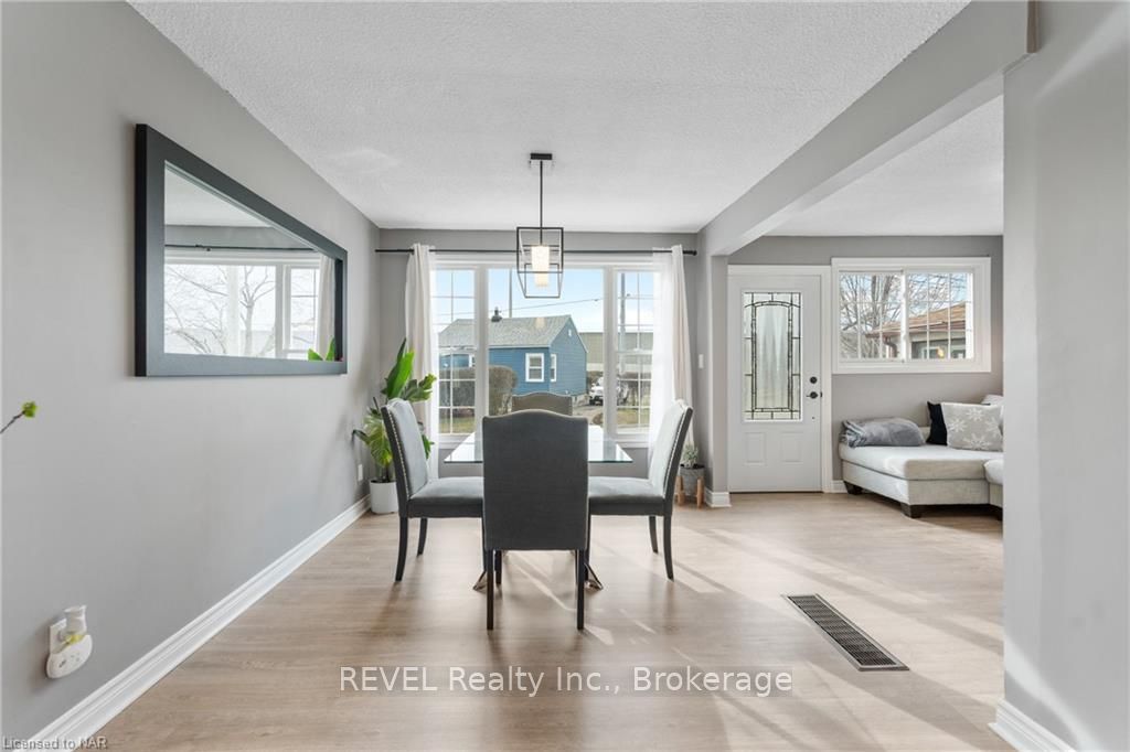 Photo 9 of 11 Delaware Street, St. Catharines, Facer — HOMEH