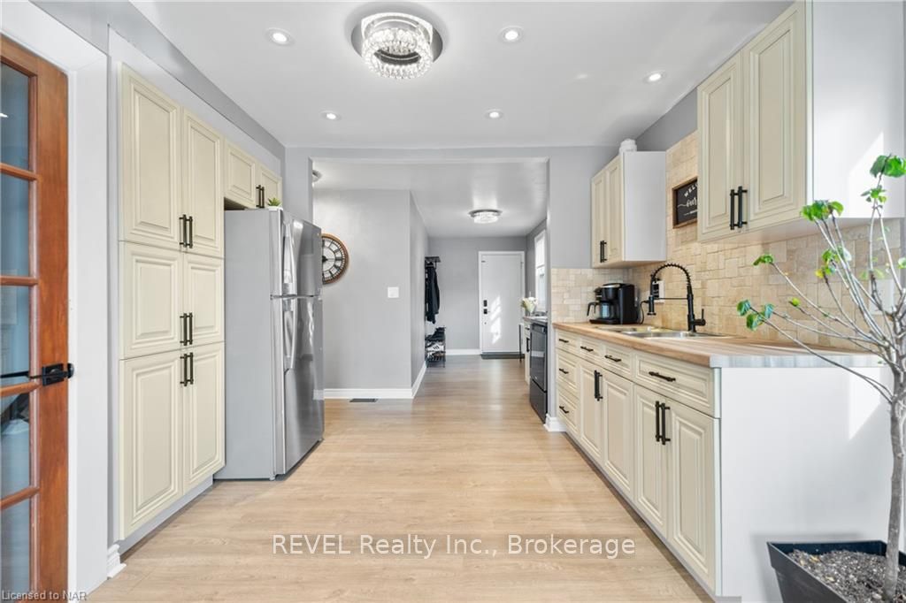 Photo 12 of 11 Delaware Street, St. Catharines, Facer — HOMEH