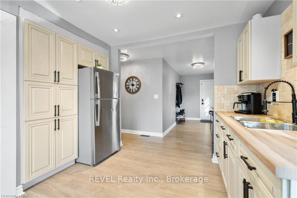 Photo 13 of 11 Delaware Street, St. Catharines, Facer — HOMEH