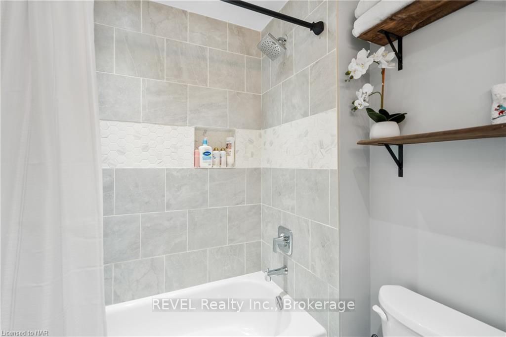 Photo 16 of 11 Delaware Street, St. Catharines, Facer — HOMEH