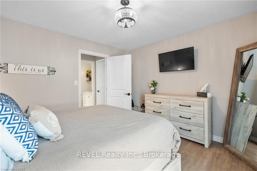Photo 17 of 11 Delaware Street, St. Catharines, Facer — HOMEH