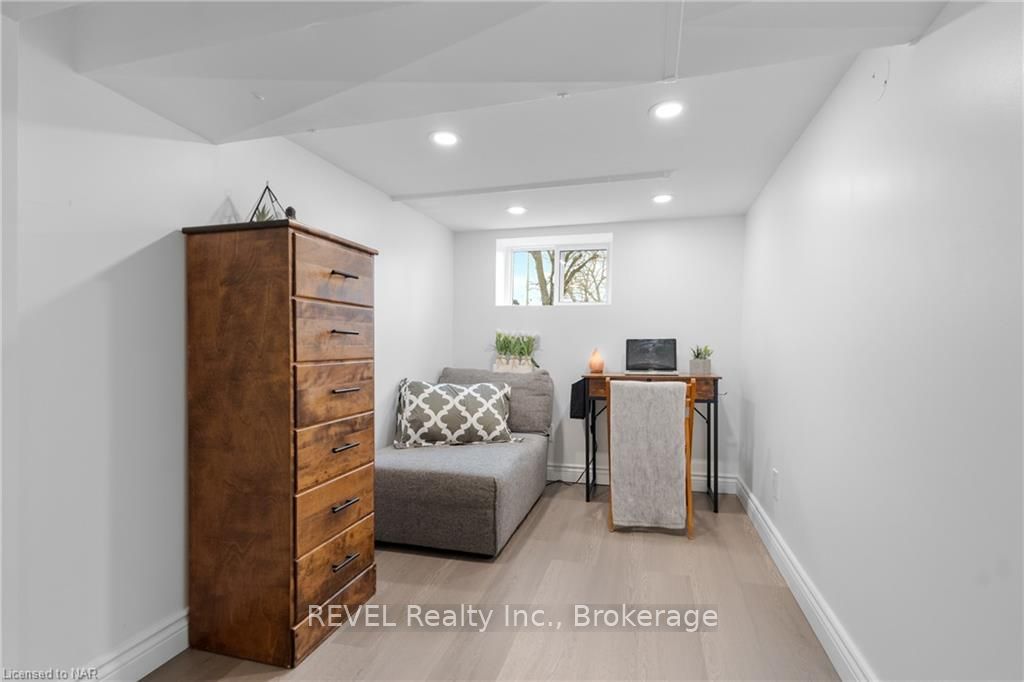 Photo 21 of 11 Delaware Street, St. Catharines, Facer — HOMEH