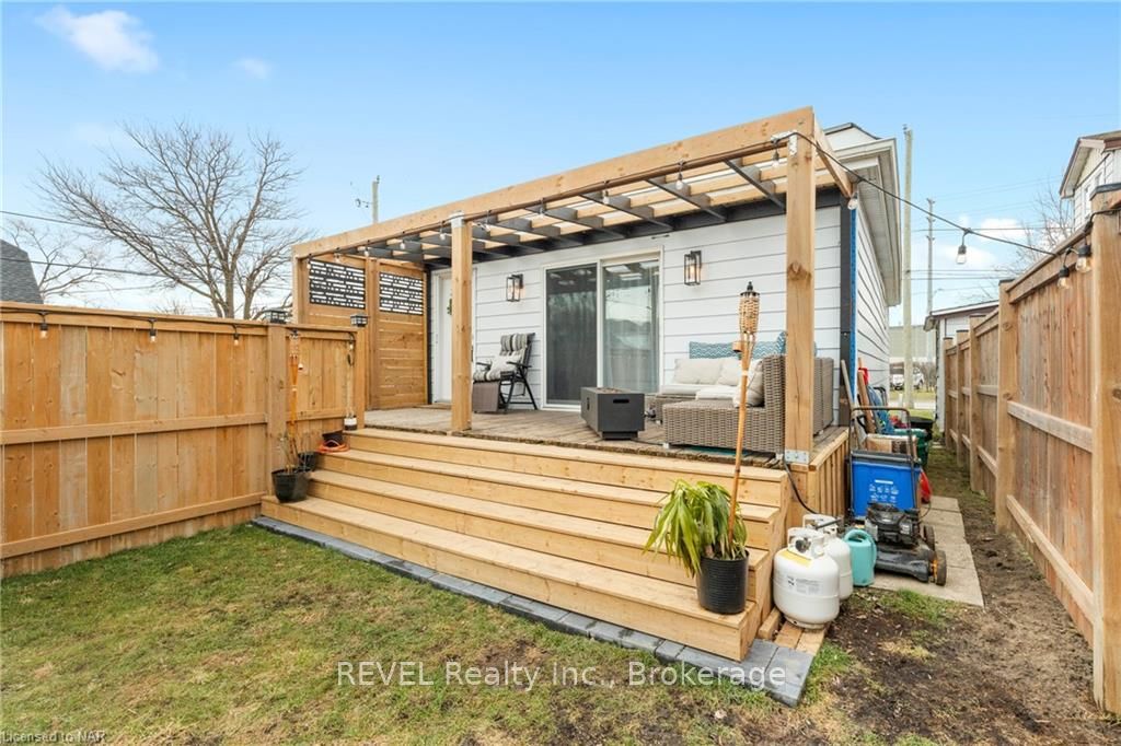 Photo 23 of 11 Delaware Street, St. Catharines, Facer — HOMEH