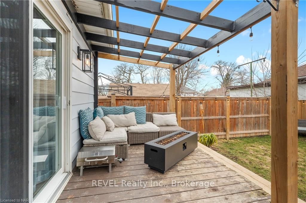 Photo 25 of 11 Delaware Street, St. Catharines, Facer — HOMEH