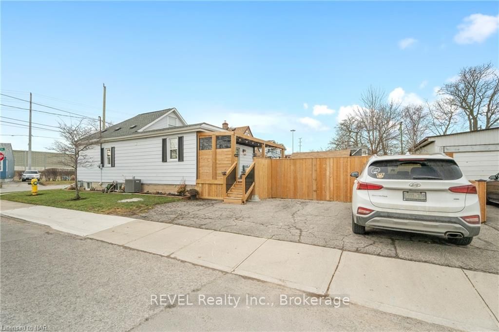 Photo 29 of 11 Delaware Street, St. Catharines, Facer — HOMEH