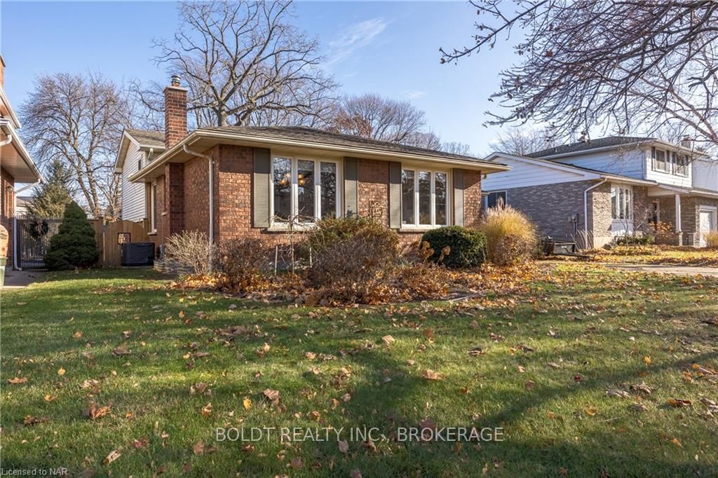 Photo 3 of 33 Port Master Drive, St. Catharines, Martindale Pond — HOMEH
