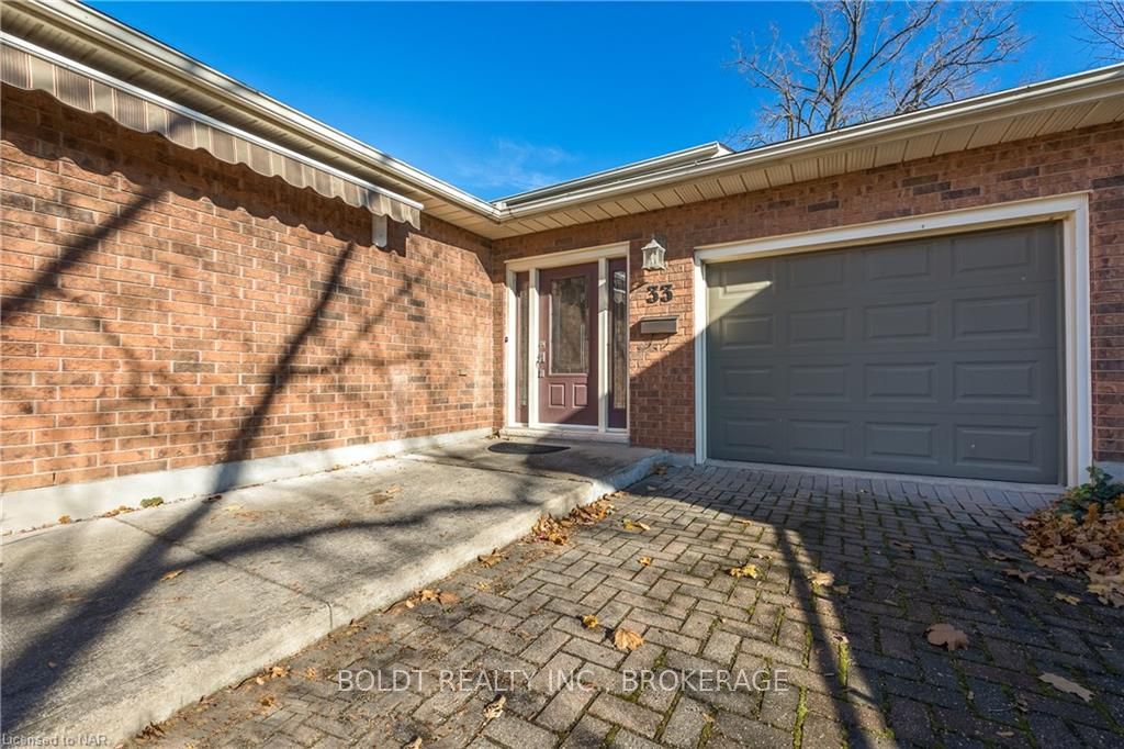 Photo 5 of 33 Port Master Drive, St. Catharines, Martindale Pond — HOMEH