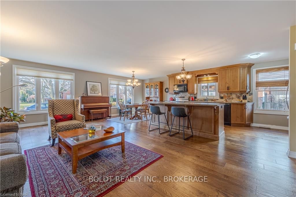 Photo 6 of 33 Port Master Drive, St. Catharines, Martindale Pond — HOMEH