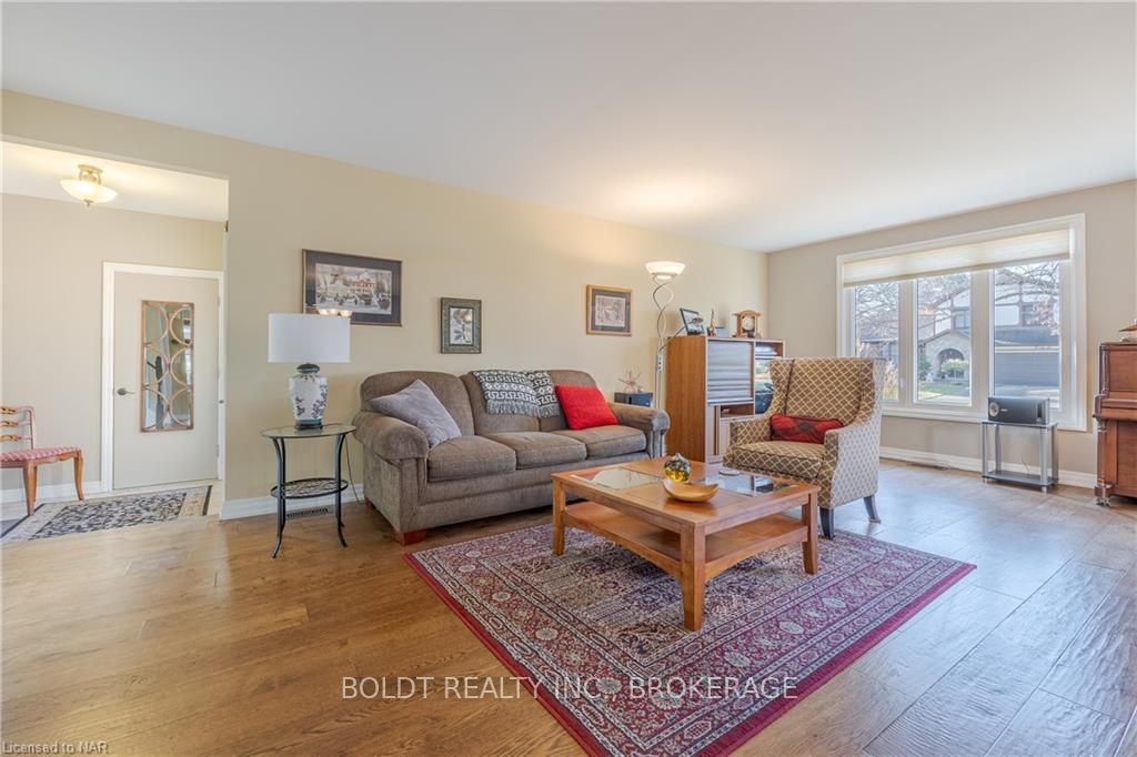 Photo 7 of 33 Port Master Drive, St. Catharines, Martindale Pond — HOMEH