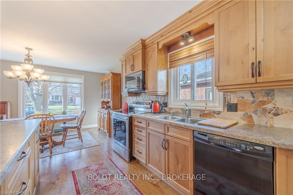 Photo 8 of 33 Port Master Drive, St. Catharines, Martindale Pond — HOMEH