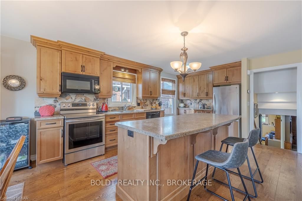 Photo 9 of 33 Port Master Drive, St. Catharines, Martindale Pond — HOMEH