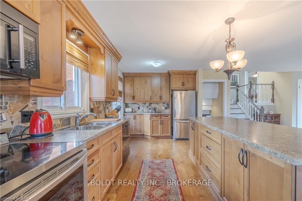 Photo 10 of 33 Port Master Drive, St. Catharines, Martindale Pond — HOMEH