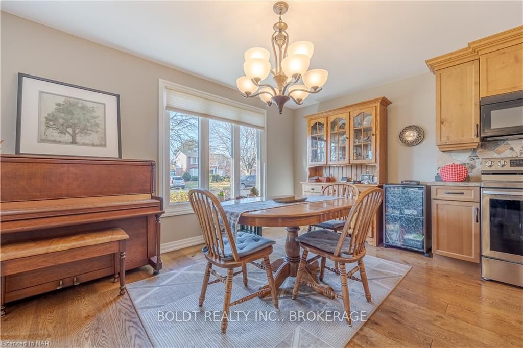 Photo 13 of 33 Port Master Drive, St. Catharines, Martindale Pond — HOMEH