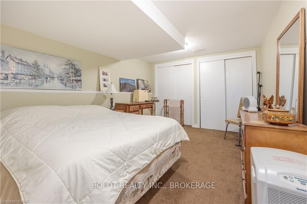 Photo 15 of 33 Port Master Drive, St. Catharines, Martindale Pond — HOMEH
