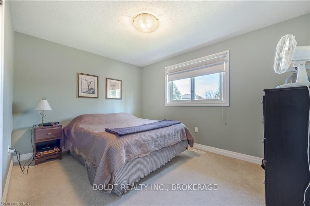 Photo 16 of 33 Port Master Drive, St. Catharines, Martindale Pond — HOMEH