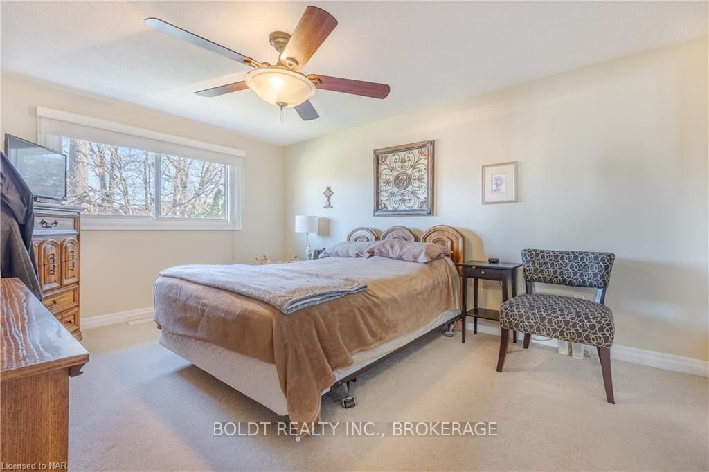 Photo 17 of 33 Port Master Drive, St. Catharines, Martindale Pond — HOMEH