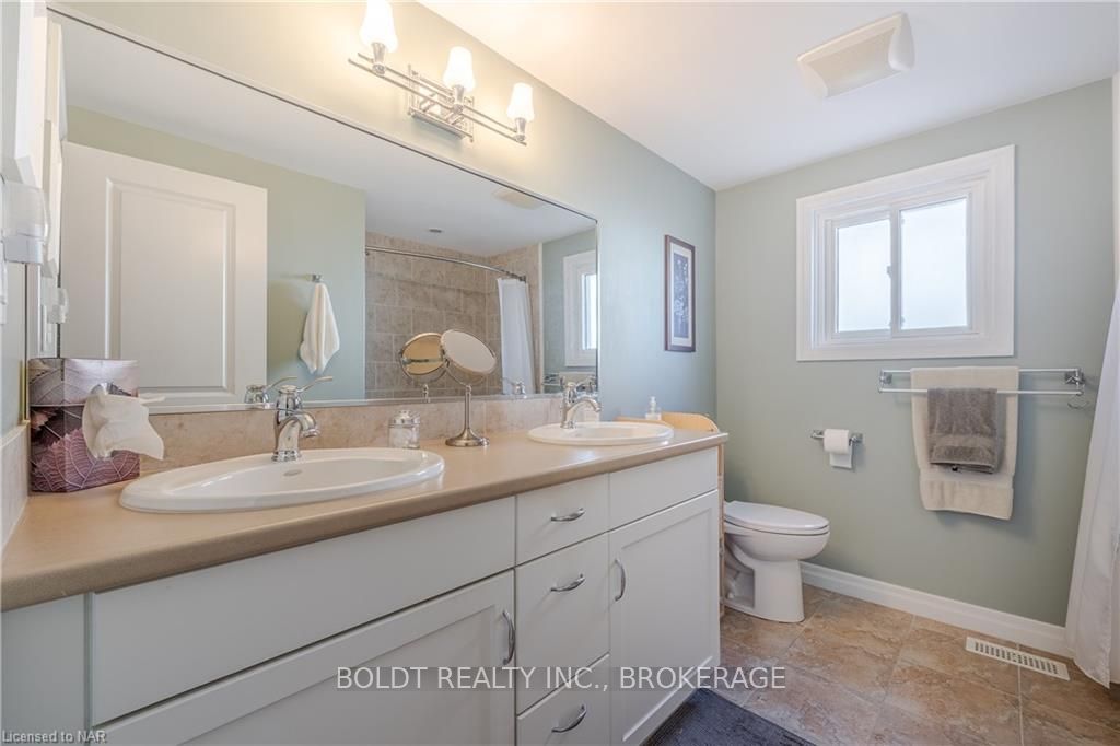 Photo 18 of 33 Port Master Drive, St. Catharines, Martindale Pond — HOMEH