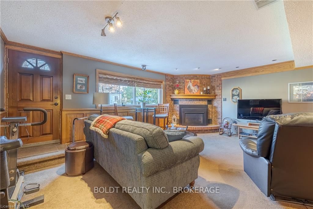 Photo 21 of 33 Port Master Drive, St. Catharines, Martindale Pond — HOMEH
