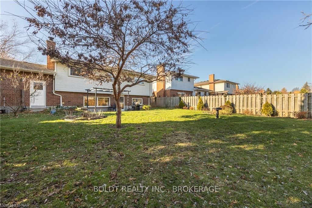 Photo 26 of 33 Port Master Drive, St. Catharines, Martindale Pond — HOMEH