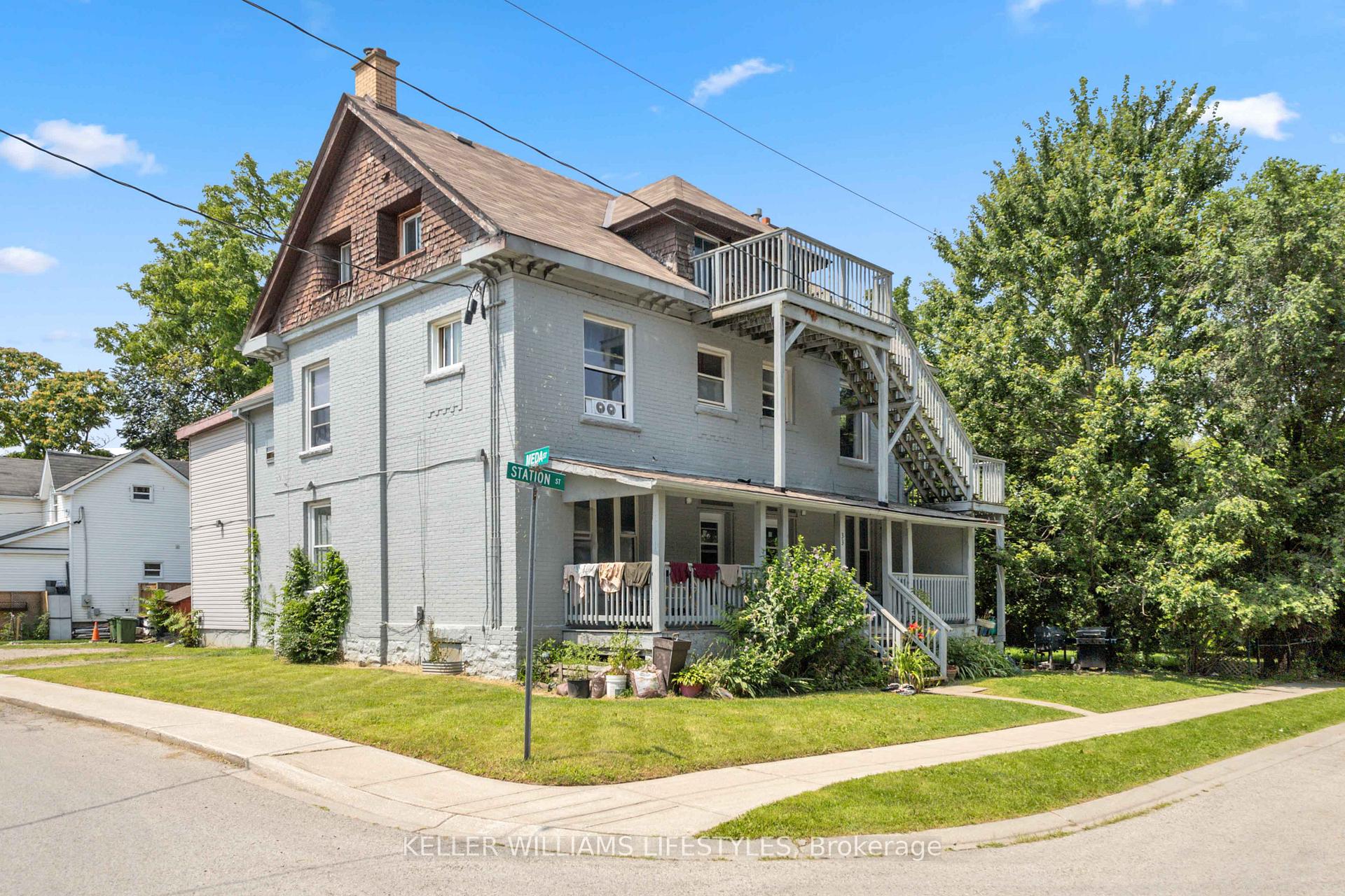 Photo 2 of 33 Station Street, St. Thomas — HOMEH