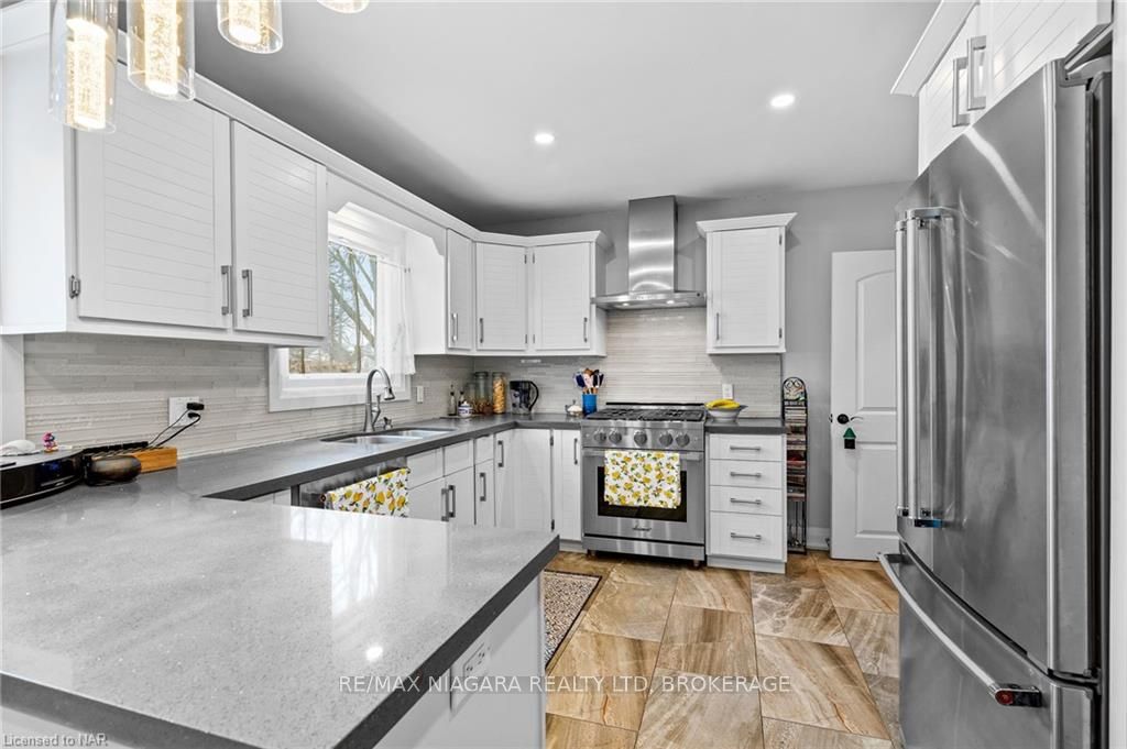 Photo 3 of 17 Sharon Street, St. Catharines, Vine/Linwell — HOMEH