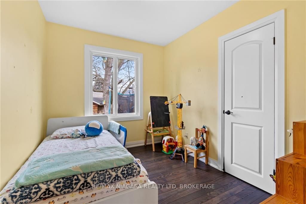 Photo 15 of 17 Sharon Street, St. Catharines, Vine/Linwell — HOMEH