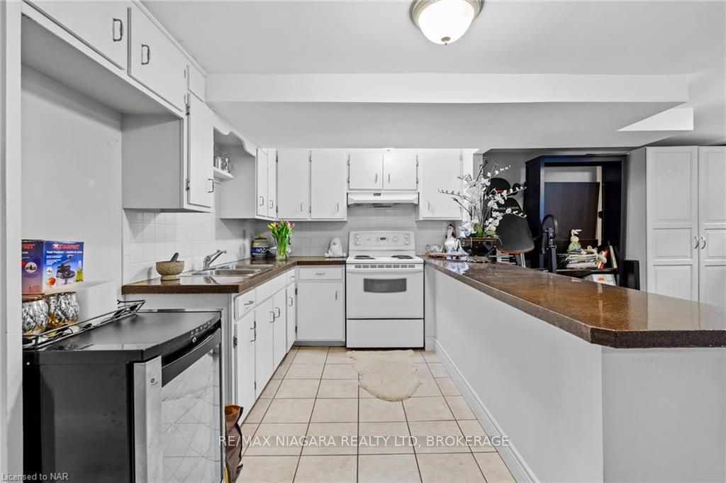 Photo 18 of 17 Sharon Street, St. Catharines, Vine/Linwell — HOMEH