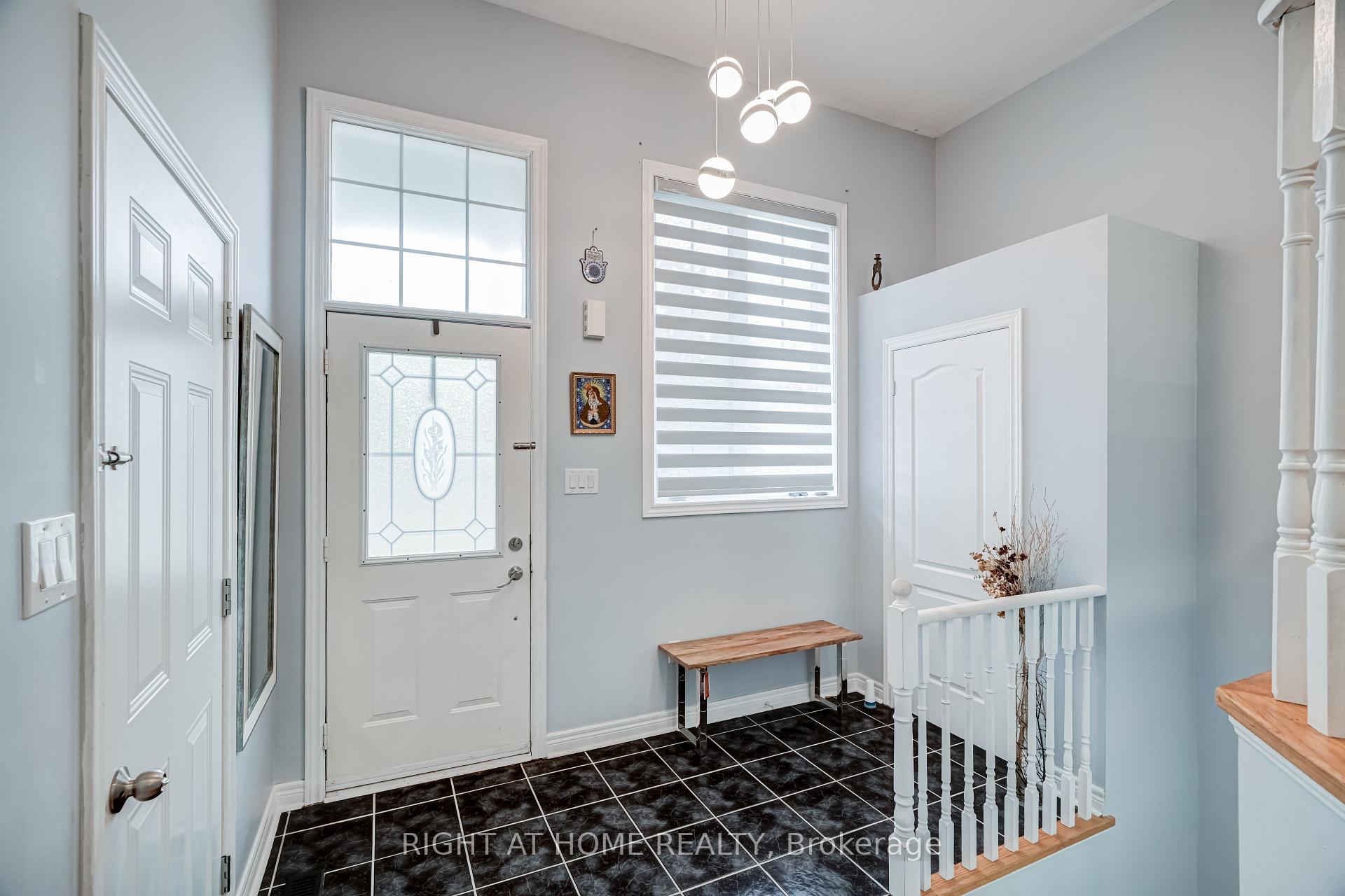 Photo 1 of 28 Peter Street, Barrie, Ardagh — HOMEH