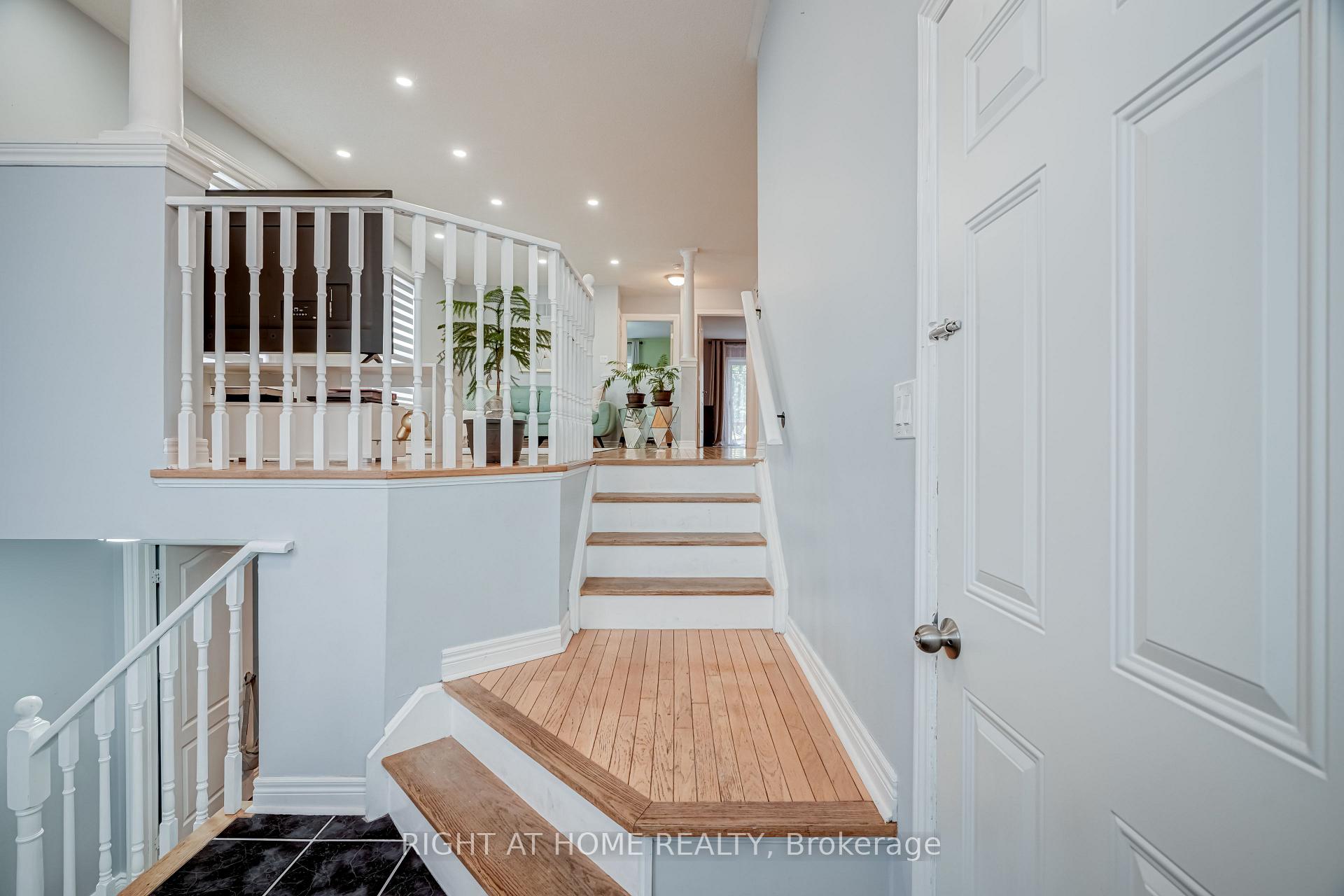 Photo 4 of 28 Peter Street, Barrie, Ardagh — HOMEH