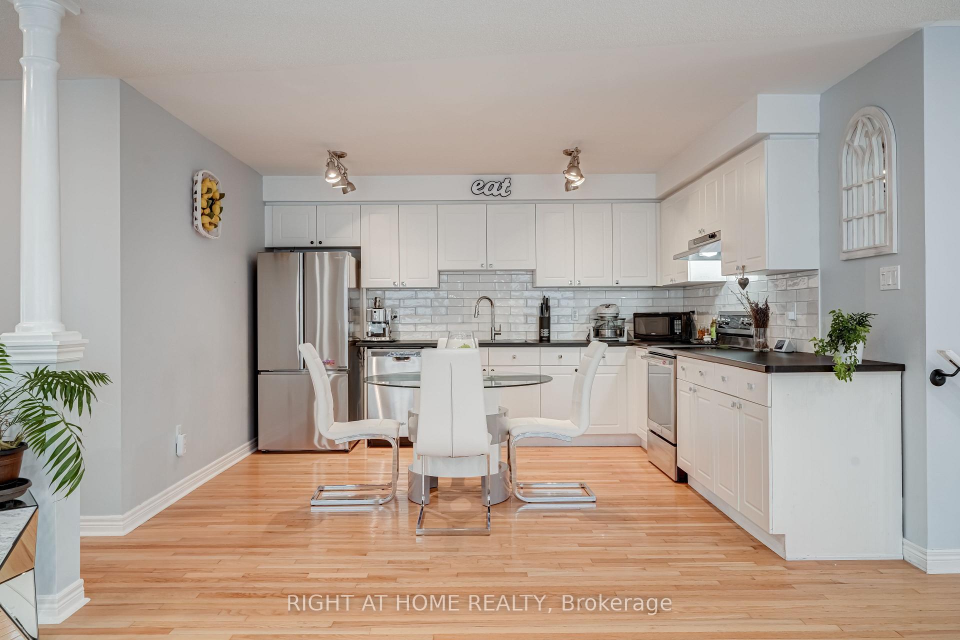 Photo 7 of 28 Peter Street, Barrie, Ardagh — HOMEH