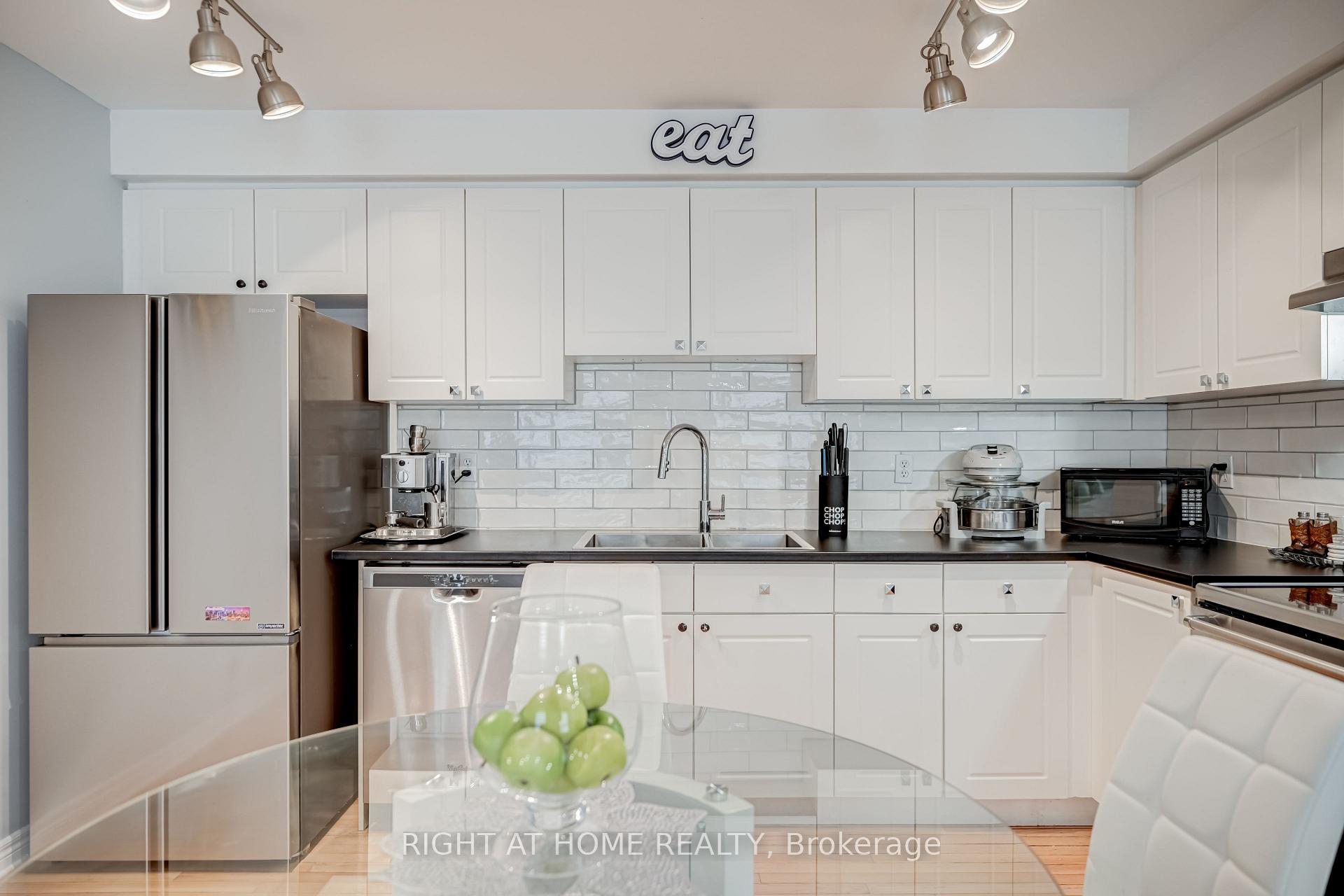 Photo 8 of 28 Peter Street, Barrie, Ardagh — HOMEH