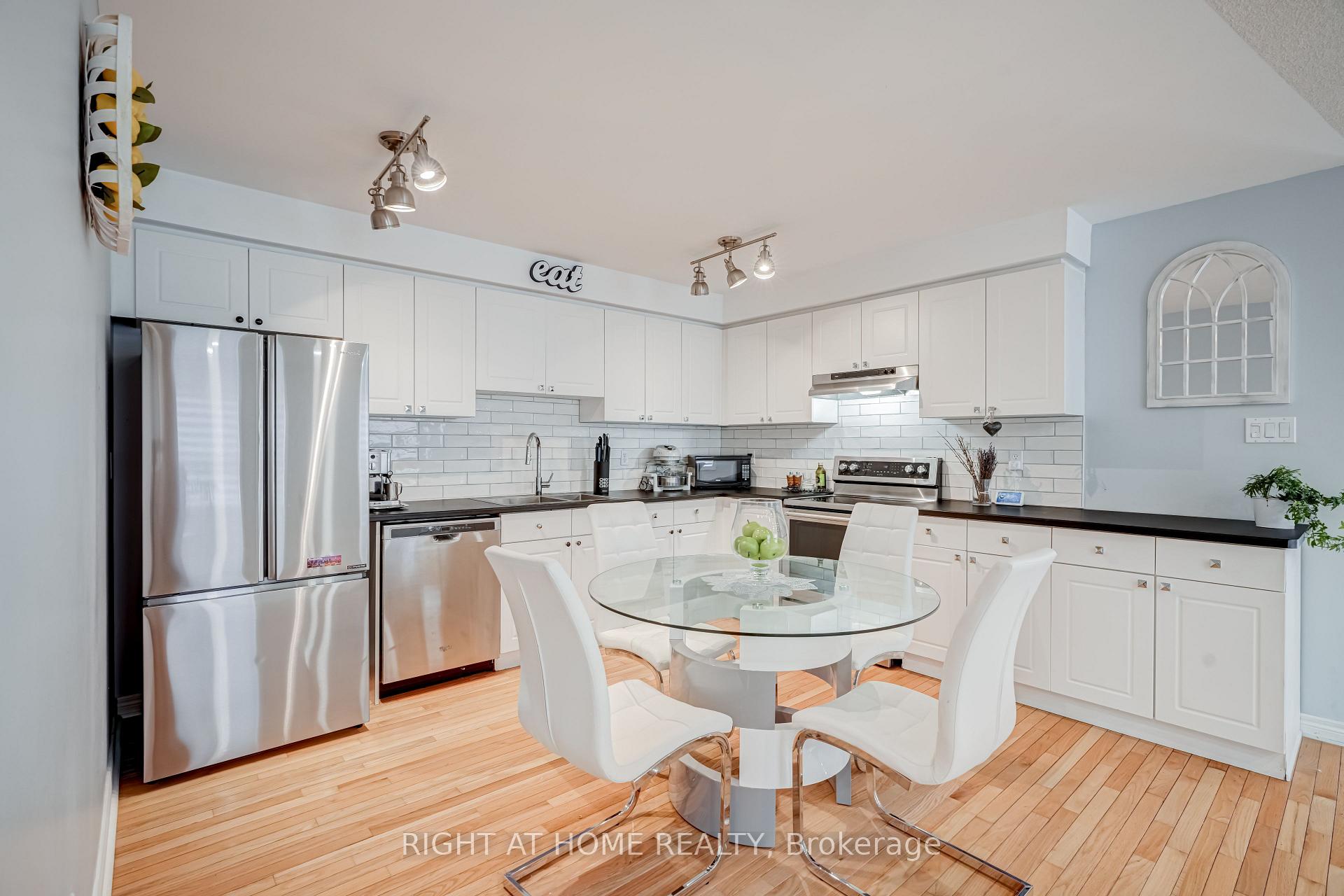 Photo 9 of 28 Peter Street, Barrie, Ardagh — HOMEH