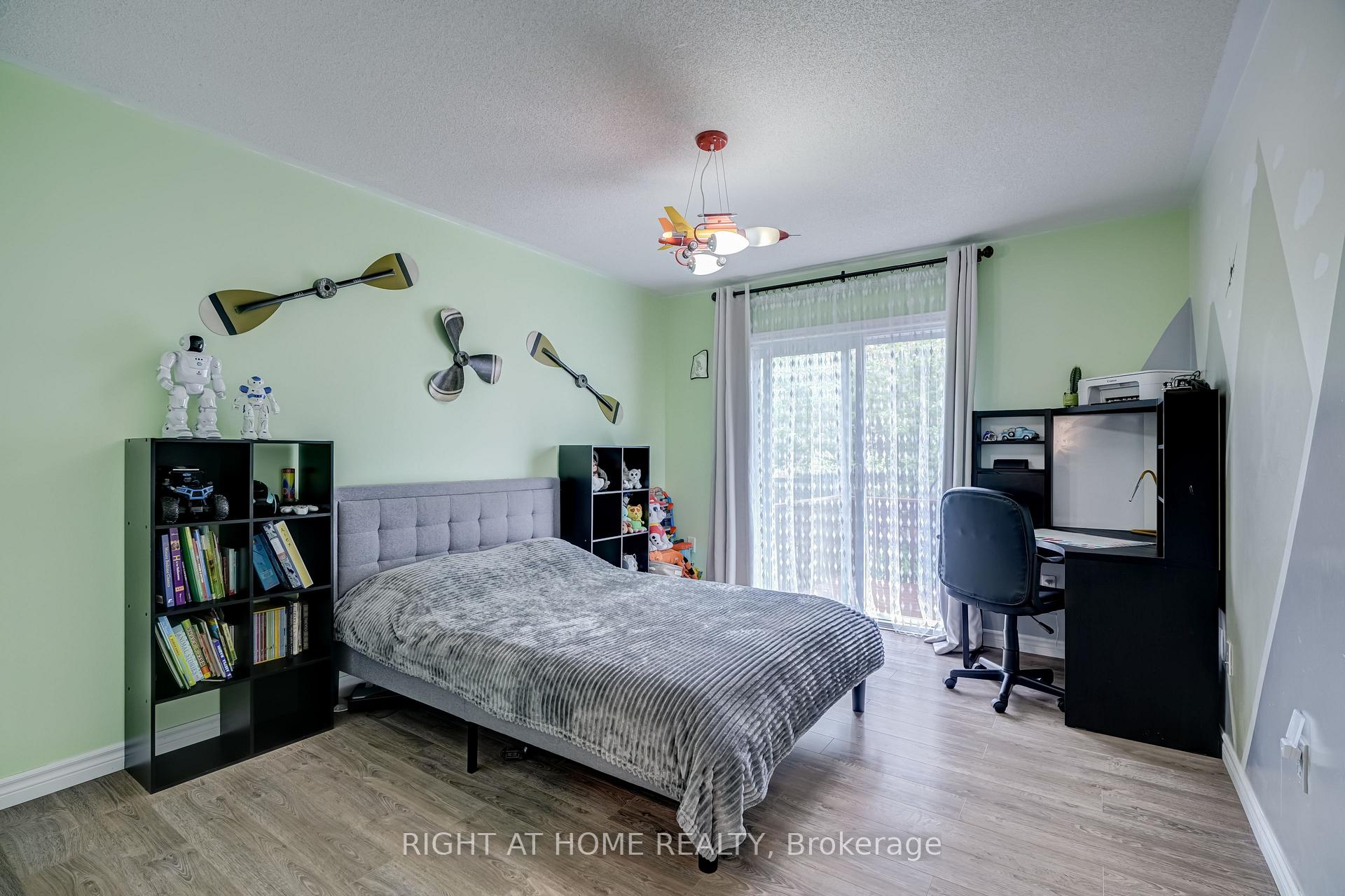 Photo 12 of 28 Peter Street, Barrie, Ardagh — HOMEH