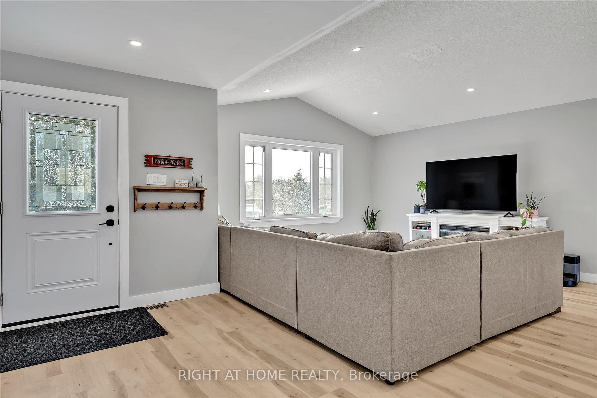 Photo 2 of 1430 Webster Road, Douro-Dummer — HOMEH
