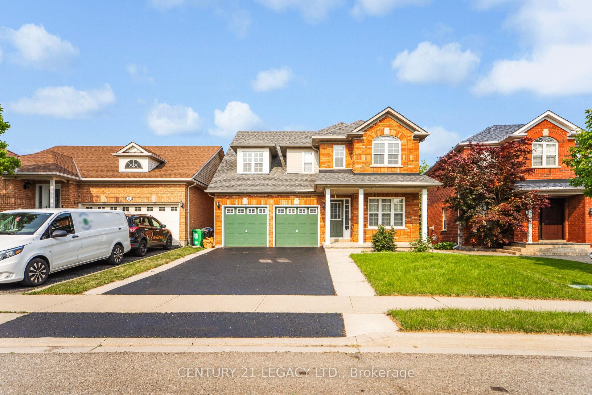 Front of 28 Sunnybrook Crescent