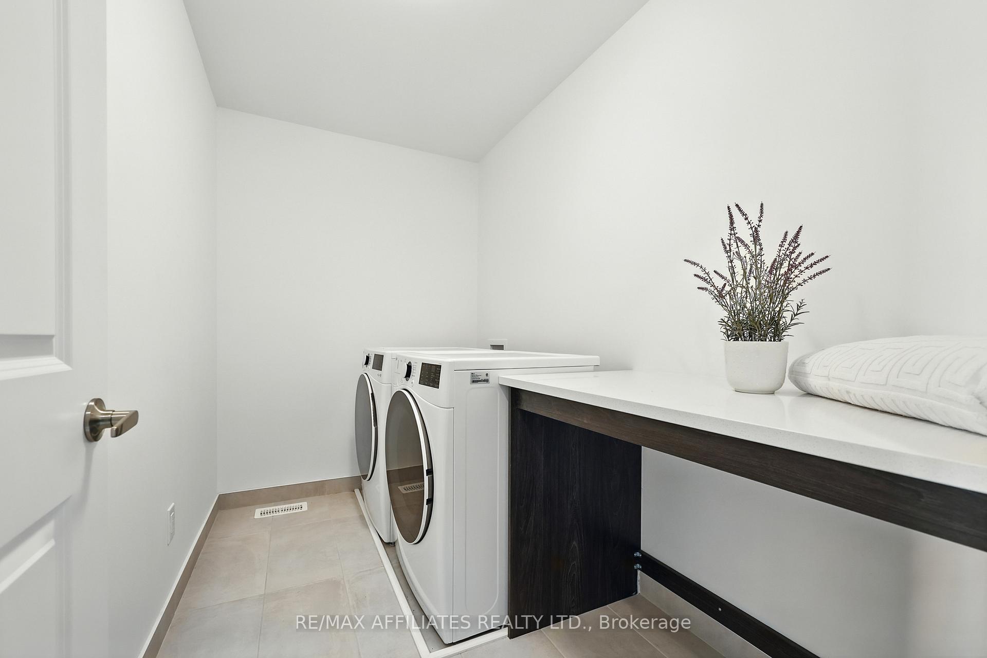 Photo 16 of 966 Acoustic Way, Ottawa, Riverside South/Gloucester Glen — HOMEH