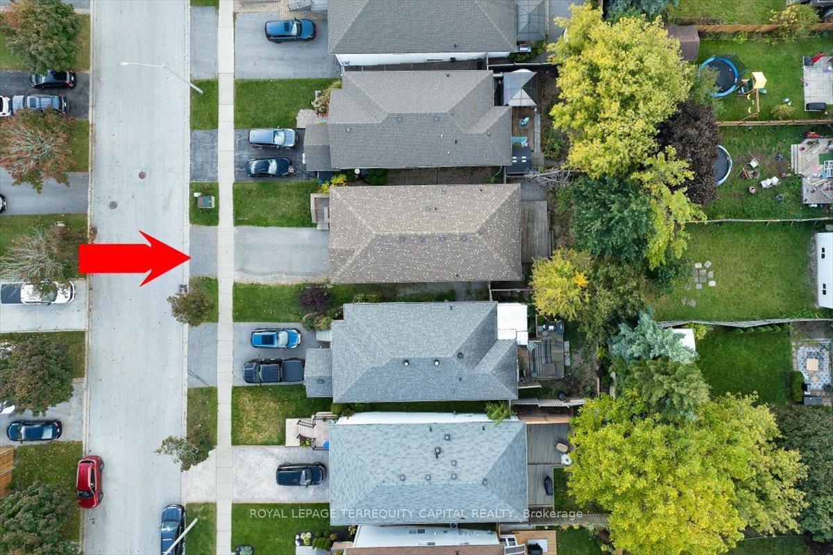 Photo 3 of 54 Copeman Crescent, Barrie, Painswick North — HOMEH