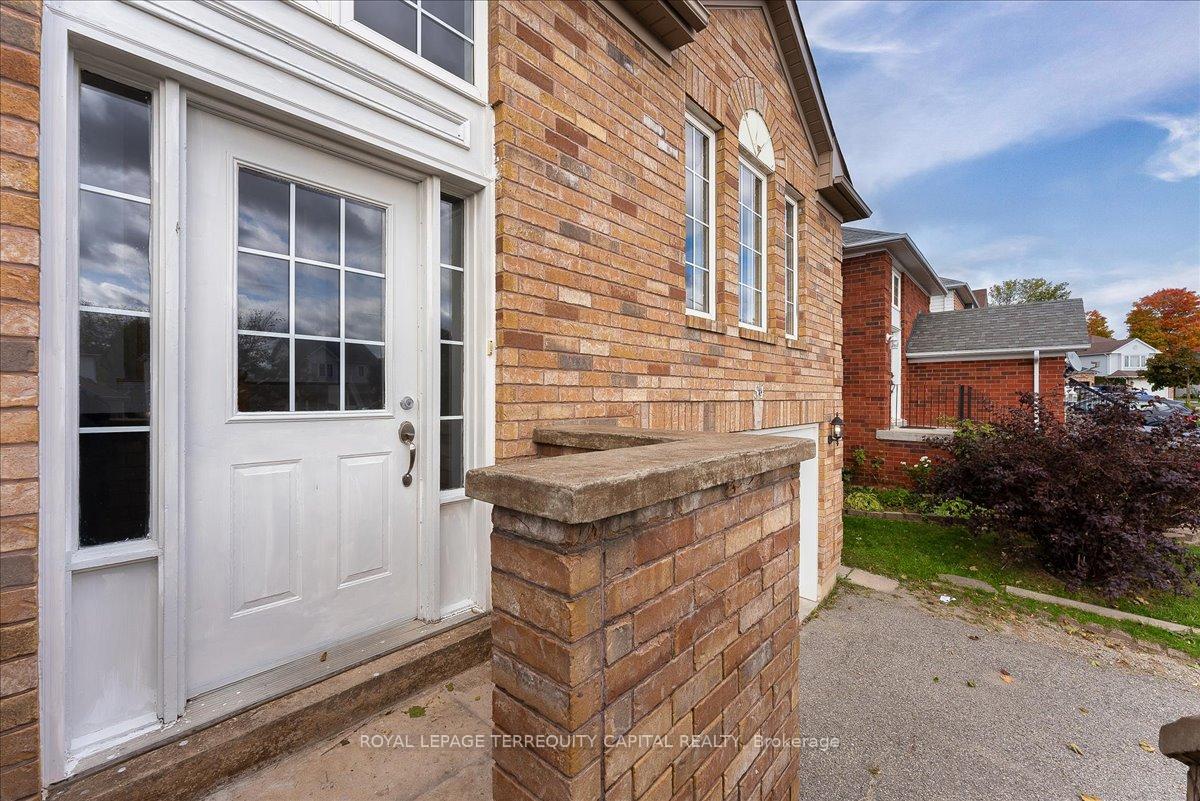 Photo 8 of 54 Copeman Crescent, Barrie, Painswick North — HOMEH