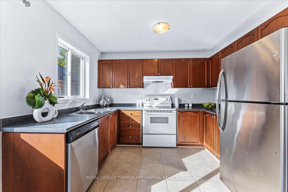 Photo 13 of 54 Copeman Crescent, Barrie, Painswick North — HOMEH